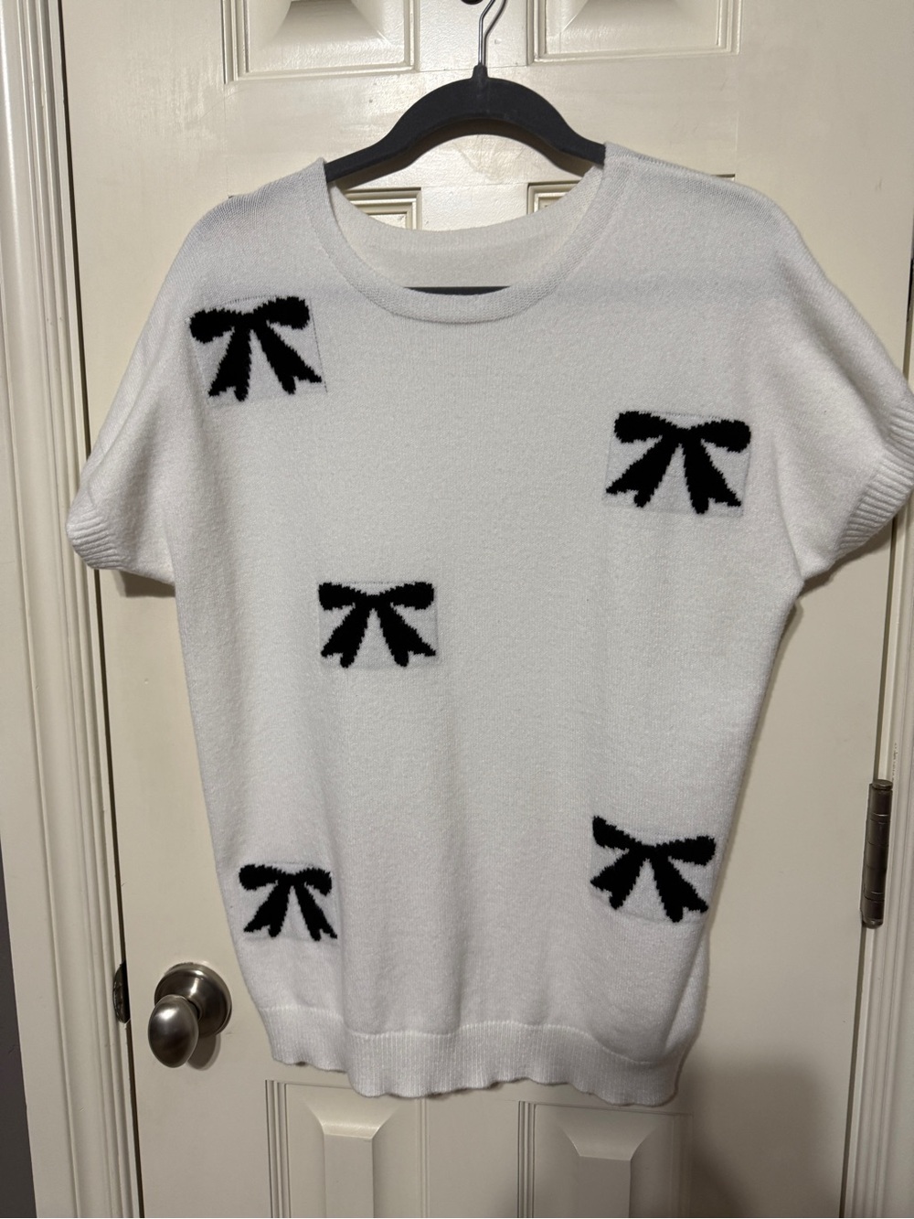 Source Unknown White Short-Sleeve Sweater with Black Bow Accents